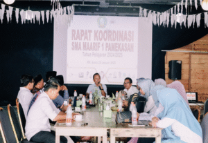 Tenaga Pendidik SMA Maarif 1 Pamekasan  Gelar Rakoor Refleksi 2024 untuk Evaluasi dan Penguatan Program